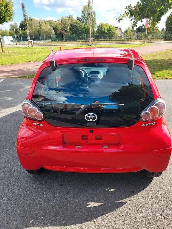 Gebraucht Toyota Aygo Cool 68 PS (50 kW) 2009 Rot Kleinwagen