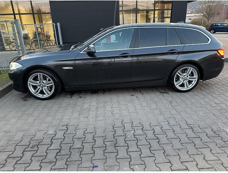 Schwarz Gebraucht 2010 BMW 530 Kombi | 12.000 € (Etwas zu teuer) - Bild 1/1