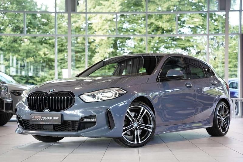 Grau Gebraucht 2021 BMW 118 M Sport Kleinwagen | 22.800 € (Etwas zu teuer) - Bild 1/3