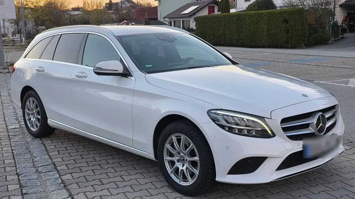 Gebraucht Mercedes C220 194 PS (142 kW) 2019 Weiß Kombi