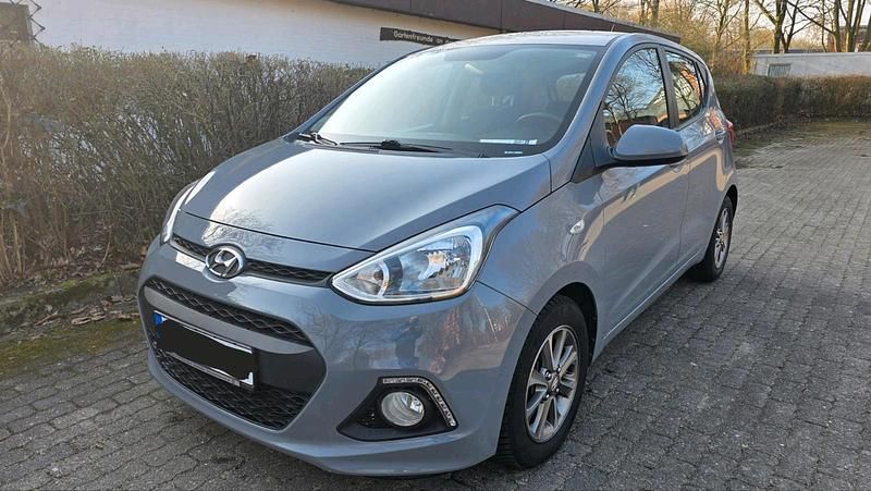 Gebraucht Hyundai i10 Intro Edition 67 PS (49 kW) 2014 Grau Kleinwagen