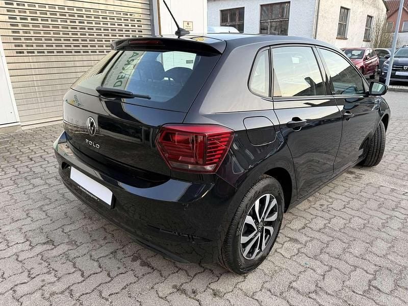 Gebraucht VW Polo Active 95 PS (69 kW) 2021 Deep black perleffekt Kleinwagen