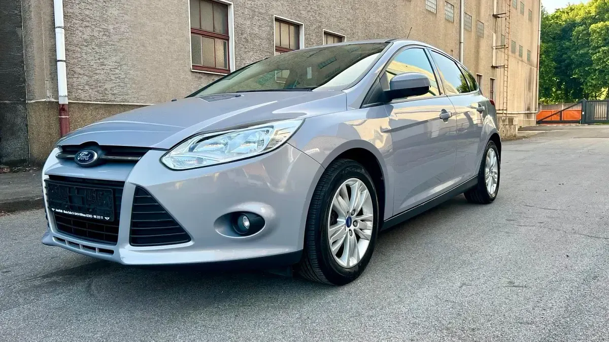 Gebraucht Ford Focus 2011 Blau Kleinwagen