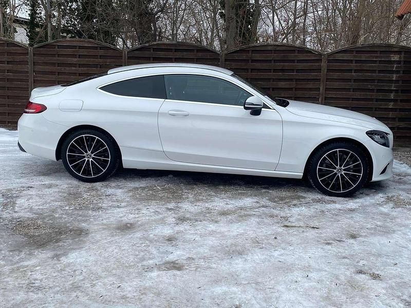 Gebraucht Mercedes C180 156 PS (114 kW) 2018 Weiß Coupé
