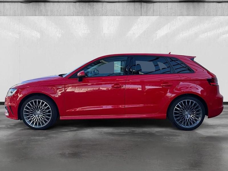 Gebraucht Audi A3 Ambiente 184 PS (135 kW) 2016 Rot Limousine