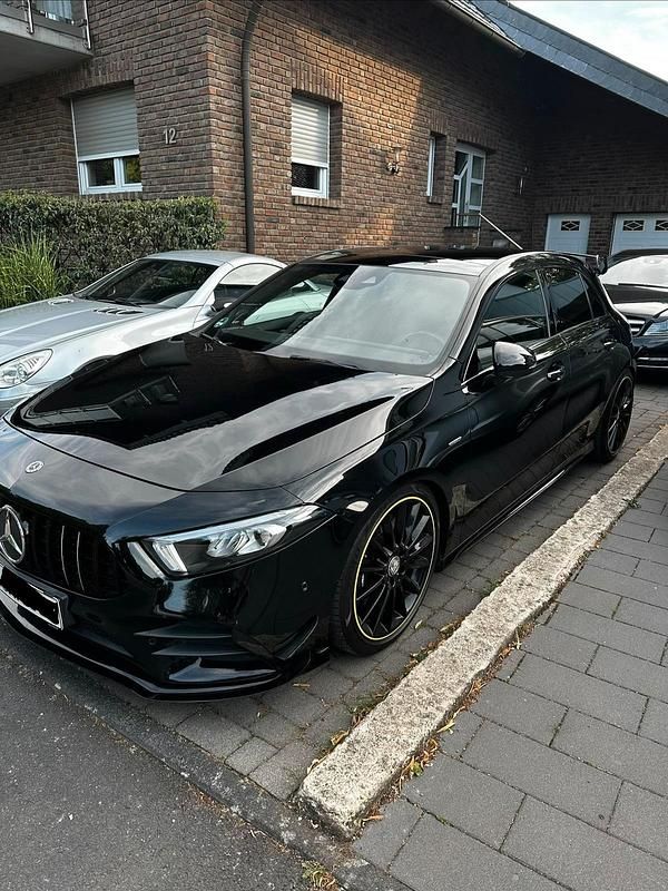 Schwarz Gebraucht 2018 Mercedes A250 AMG line Kleinwagen | 23.000 € (Fairer Preis) - Bild 1/4