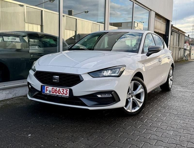 Weiß Gebraucht 2021 Seat Leon FR Limousine | 16.999 € (Guter Preis) - Bild 1/4