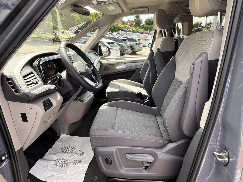 Neu VW Multivan Edition 150 PS (110 kW) 2025 Grau Van
