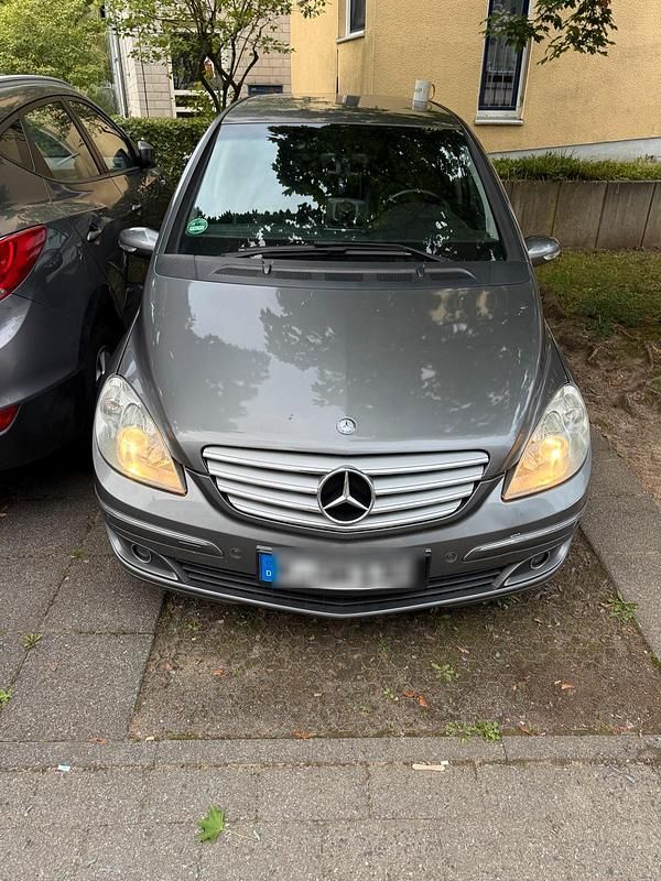 Grau Gebraucht 2007 Mercedes B200 Van / Kleinbus | 2.500 € - Bild 1/4