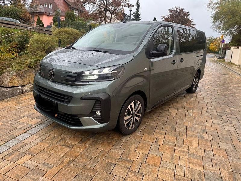 Grün Gebraucht 2025 Peugeot Traveller Active Van | 44.695 € (Fairer Preis) - Bild 1/4