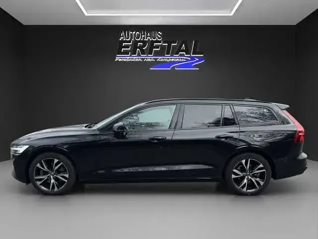 Gebraucht Volvo V60 145 PS (106 kW) 2025 Kombi