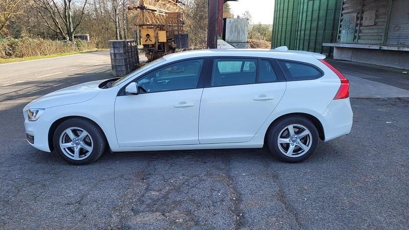 Gebraucht Volvo V60 152 PS (111 kW) 2017 Weiß Kombi