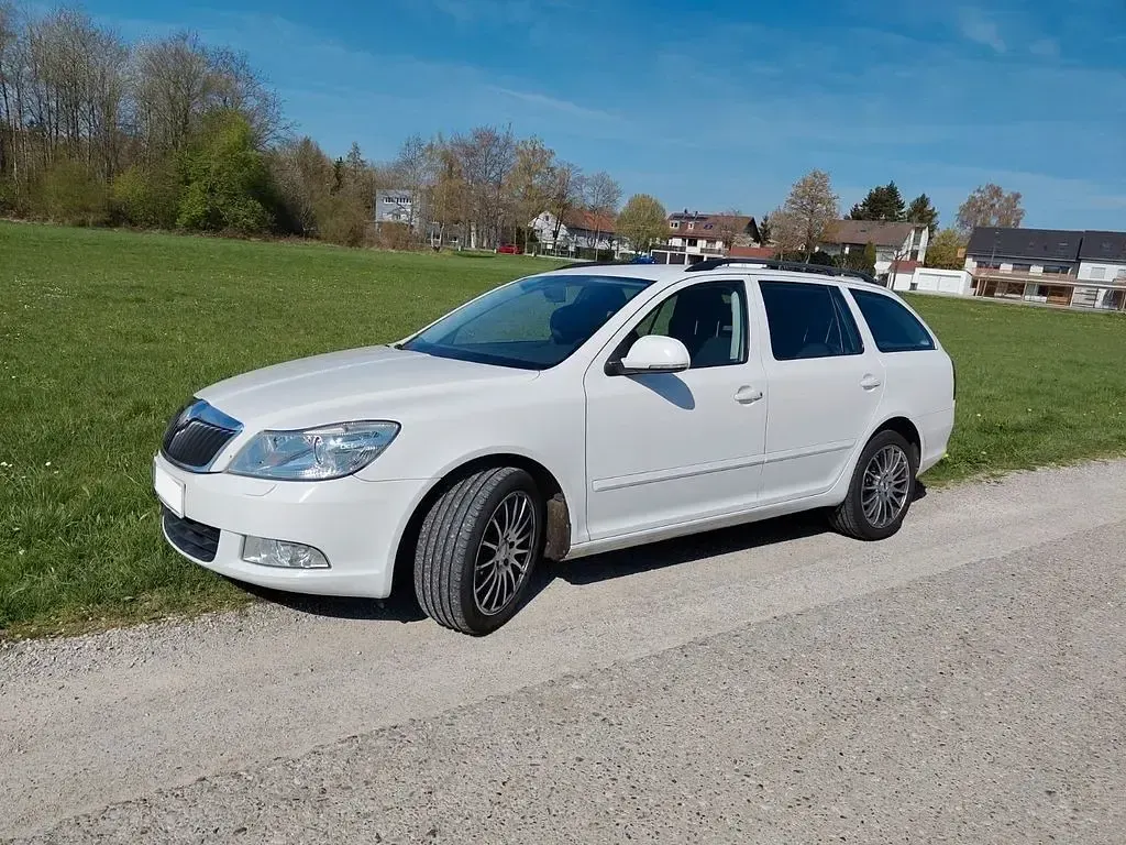 Gebraucht Skoda Octavia 122 PS (89 kW) 2009 Weiß Kombi