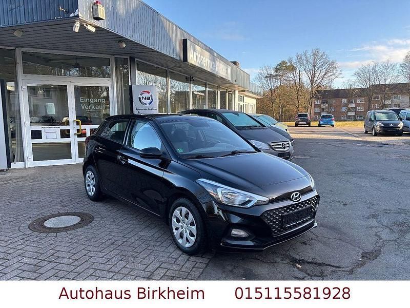 Gebraucht Hyundai i20 Select 75 PS (55 kW) 2020 Schwarz Kleinwagen