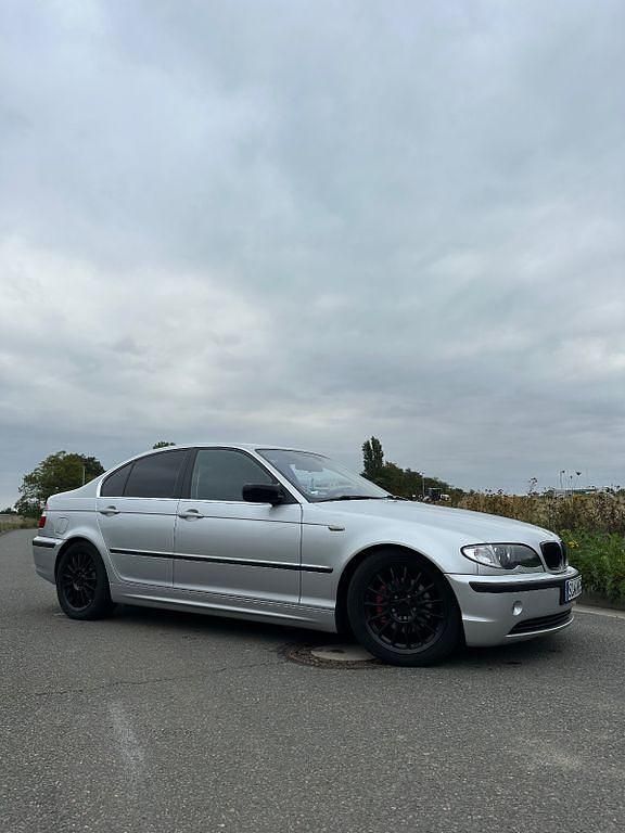 Silber Gebraucht 2002 BMW 320 Basis Limousine | 7.800 € - Bild 1/4