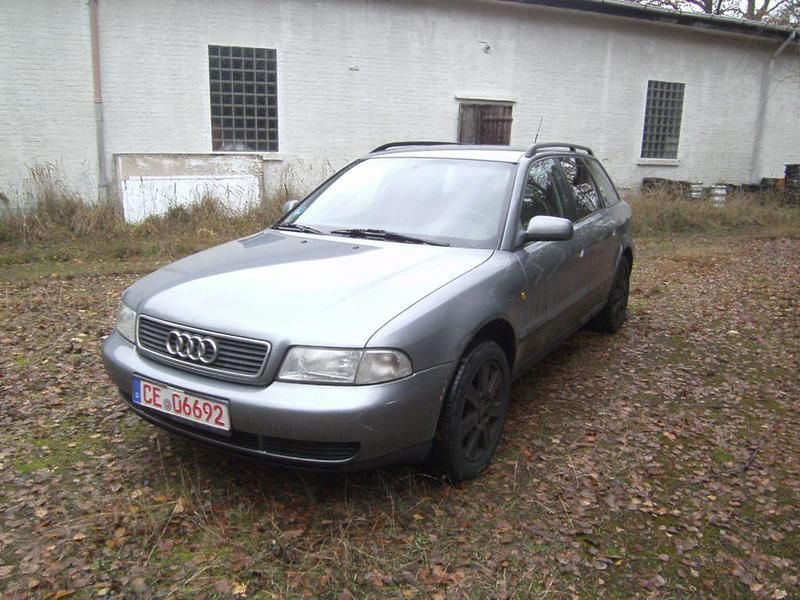 Grau Gebraucht 1997 Audi A4 Kombi | 900 € (Guter Preis) - Bild 1/4