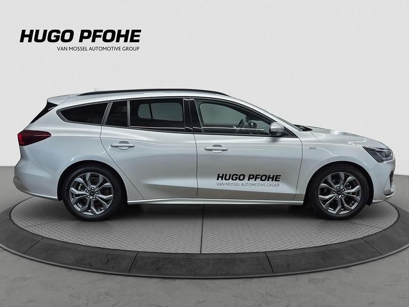 Gebraucht Ford Focus ST-Line 116 PS (85 kW) 2023 Moondust silver metallic Kombi