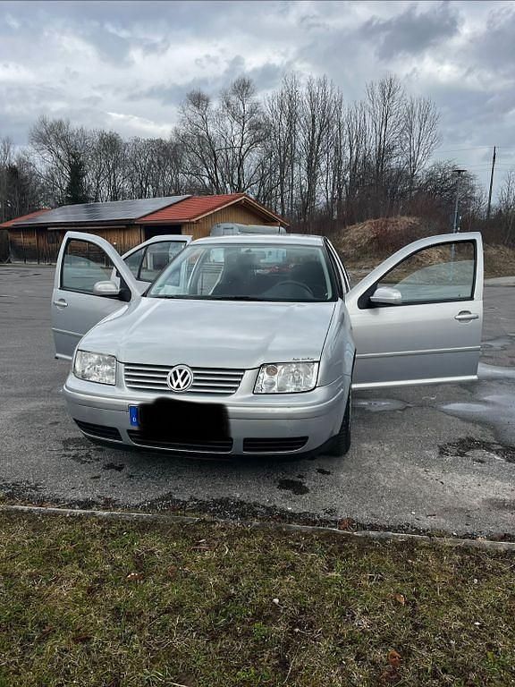 Gebraucht VW Bora Basis 101 PS (74 kW) 1998 Silber Limousine