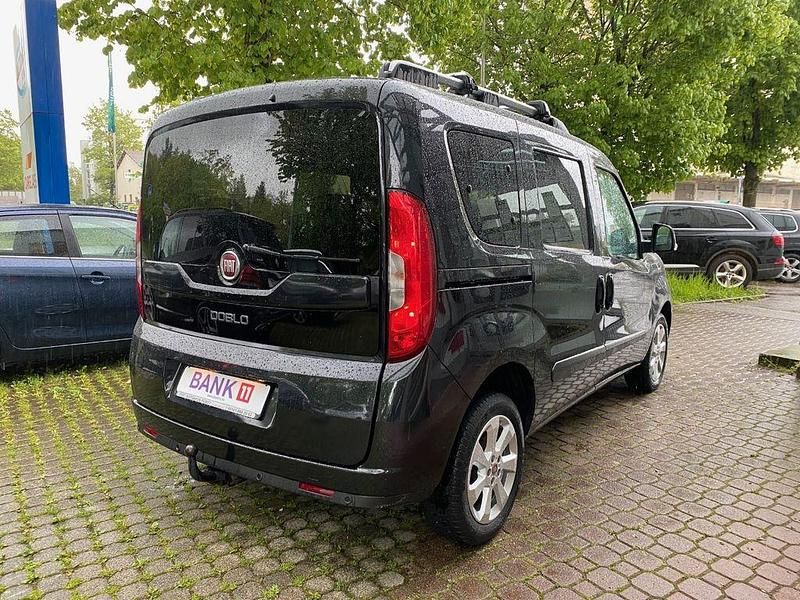 Gebraucht Fiat Doblò Lounge 135 PS (99 kW) 2015 Schwarz Van / Kleinbus