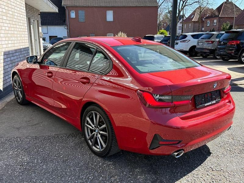 Gebraucht BMW 318 Advantage 156 PS (114 kW) 2021 Rot Limousine
