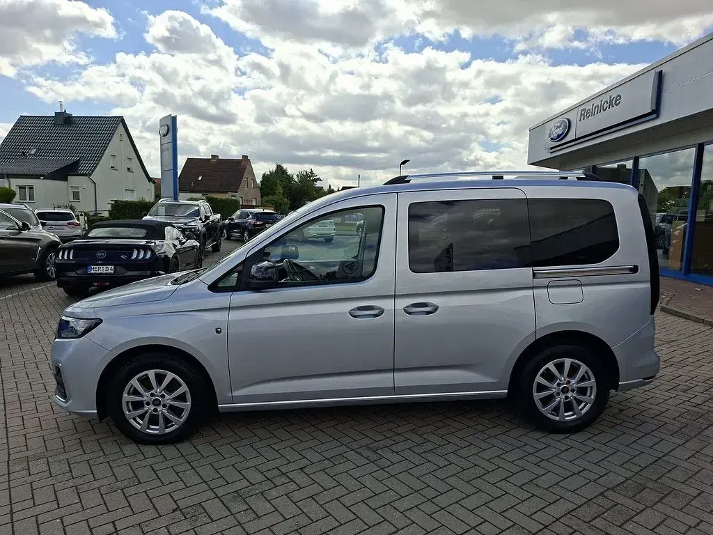 Gebraucht Ford Tourneo Connect Titanium 122 PS (89 kW) 2023 Silber Van / Kleinbus