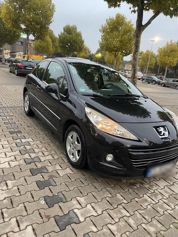 Schwarz Gebraucht 2011 Peugeot 207 Coupé | 3.000 € - Bild 1/4