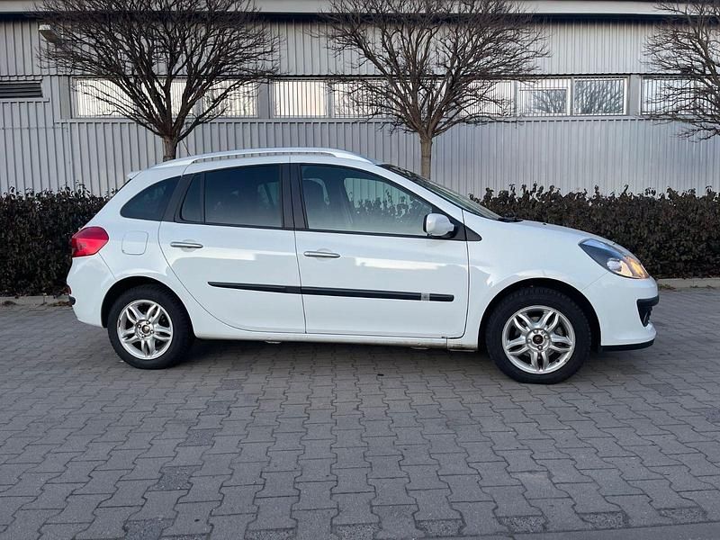 Gebraucht Renault Clio GrandTour Dynamique 101 PS (74 kW) 2008 Weiß Kombi