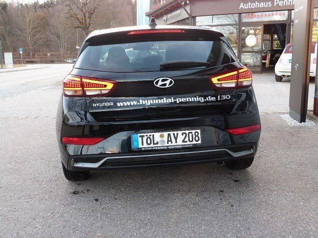 Gebraucht Hyundai i30 Advantage 101 PS (74 kW) 2024 Schwarz Limousine