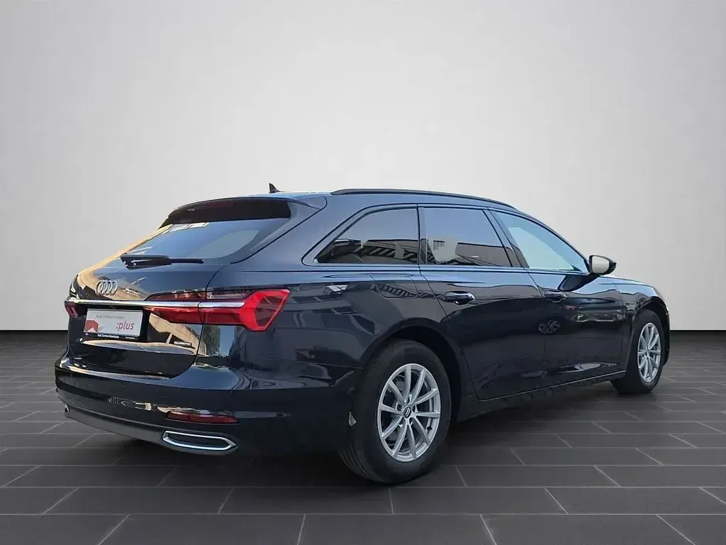Gebraucht Audi A6 Basis 204 PS (150 kW) 2022 Firmamentblau metallic (metallic) Kombi