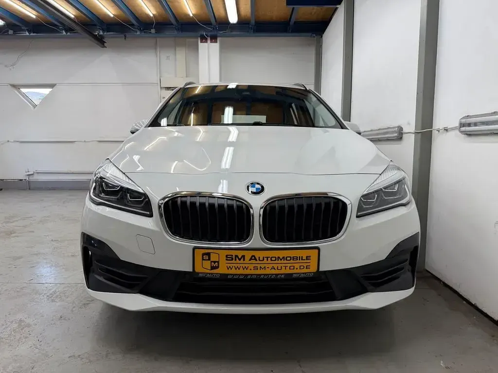 Używany BMW 218 Advantage 140 KM (102 kW) 2019 Biały Minivan