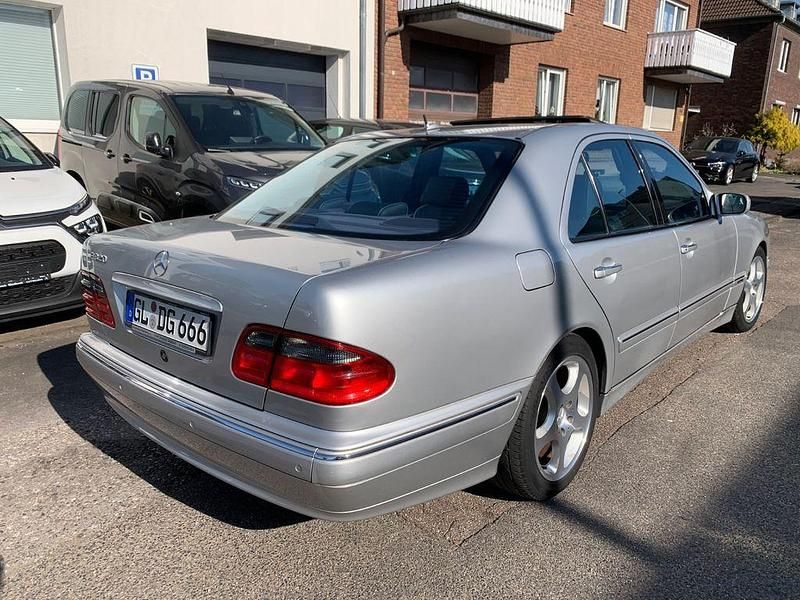 Gebraucht Mercedes E320 Avantgarde 224 PS (164 kW) 2002 Silber Limousine