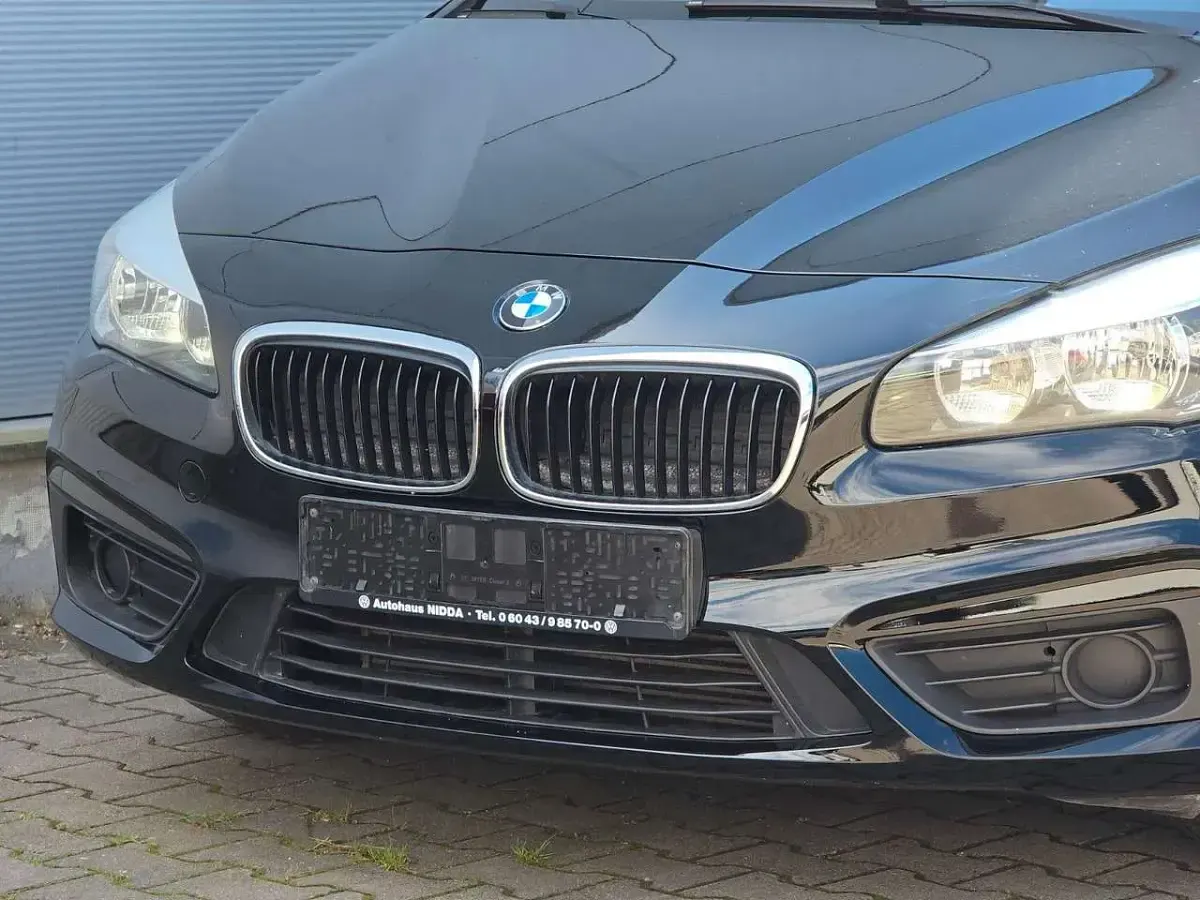 Gebraucht BMW 214 95 PS (69 kW) 2016 Schwarz Van / Kleinbus