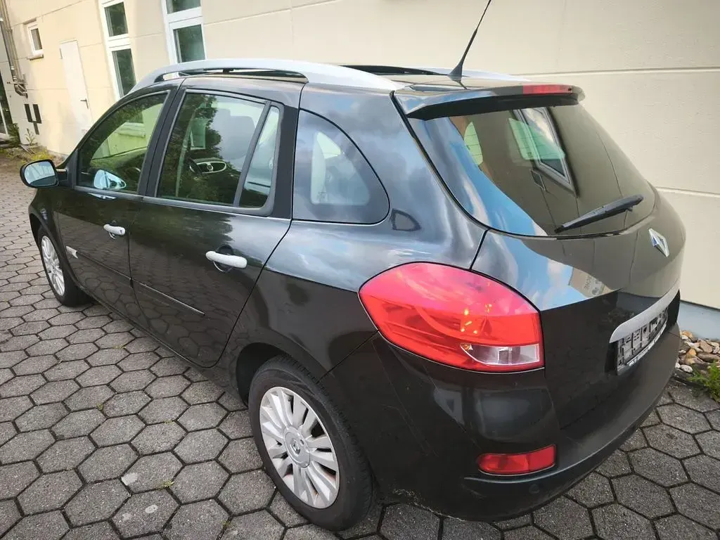 Używany Renault Clio II Dynamique 101 KM (74 kW) 2010 Czarny Sedan/Limuzyna