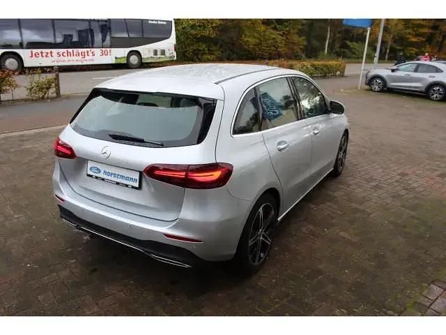 Gebraucht Mercedes B250 224 PS (164 kW) 2023 Iridiumsilber  metalliclack Kleinwagen