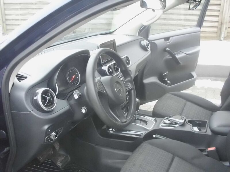 Gebraucht Mercedes X250 Progressive 190 PS (139 kW) 2018 Blau Abholung
