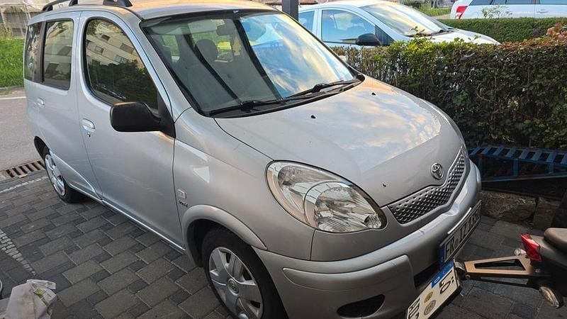 Silber Gebraucht 2005 Toyota Yaris Verso Sol Van / Kleinbus | 2.990 € (Guter Preis) - Bild 1/4