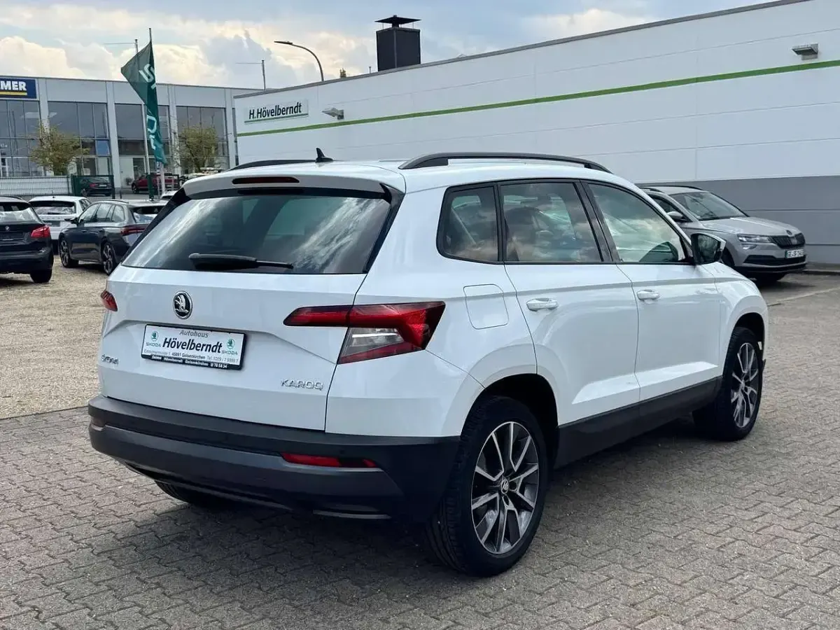 Gebraucht Skoda Karoq Ambition 150 PS (110 kW) 2018 Moonweiss metallic SUV