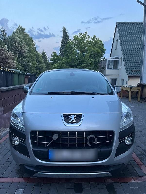 Grau Gebraucht 2012 Peugeot 3008 SUV | 8.150 € (Etwas zu teuer) - Bild 1/4