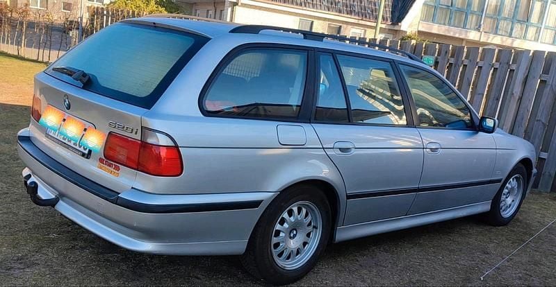 Silber Gebraucht 1999 BMW 520 Kombi | 2.800 € (Fairer Preis) - Bild 1/4