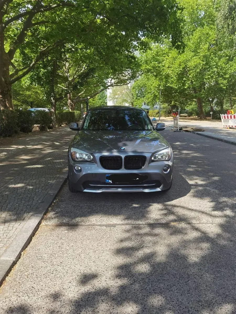 Gebraucht BMW X1 xLine 177 PS (130 kW) 2011 Grau SUV