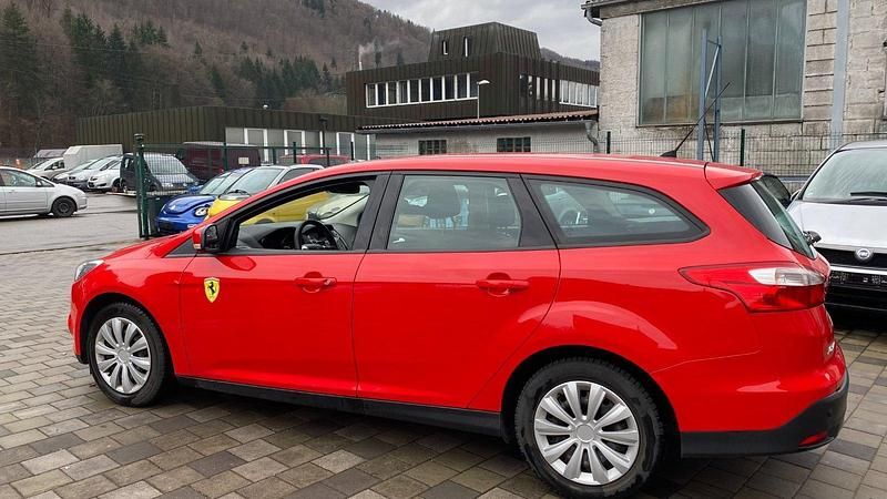 Gebraucht Ford Focus 85 PS (62 kW) 2014 Rot Kombi