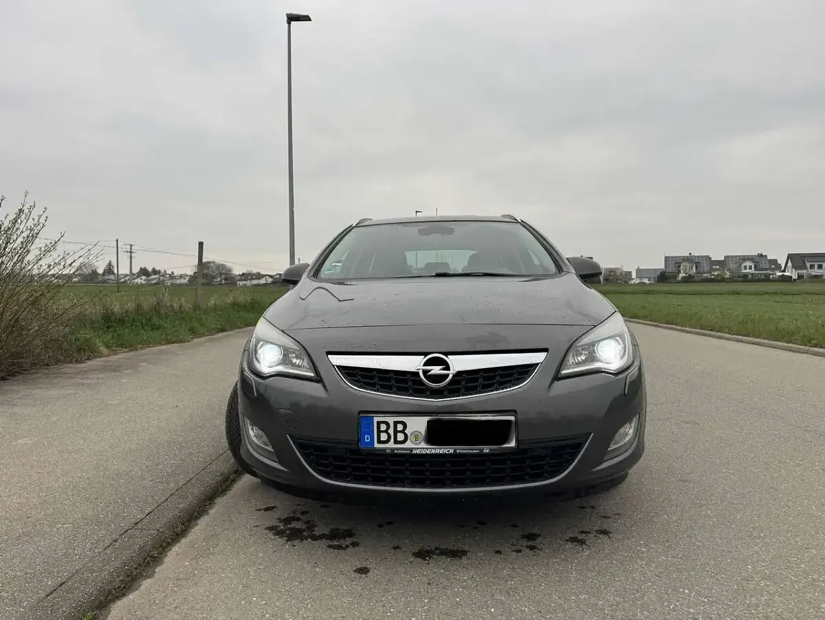 Usata Opel Astra Sport 180 CV (132 kW) 2011 Grigio Station wagon