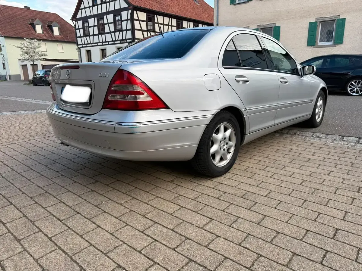 Gebraucht Mercedes C220 150 PS (110 kW) 2004 Silber Limousine