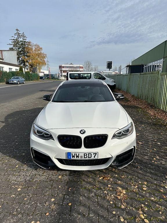 Weiß Gebraucht 2017 BMW M240 M Sport Coupé | 28.499 € (Fairer Preis) - Bild 1/4