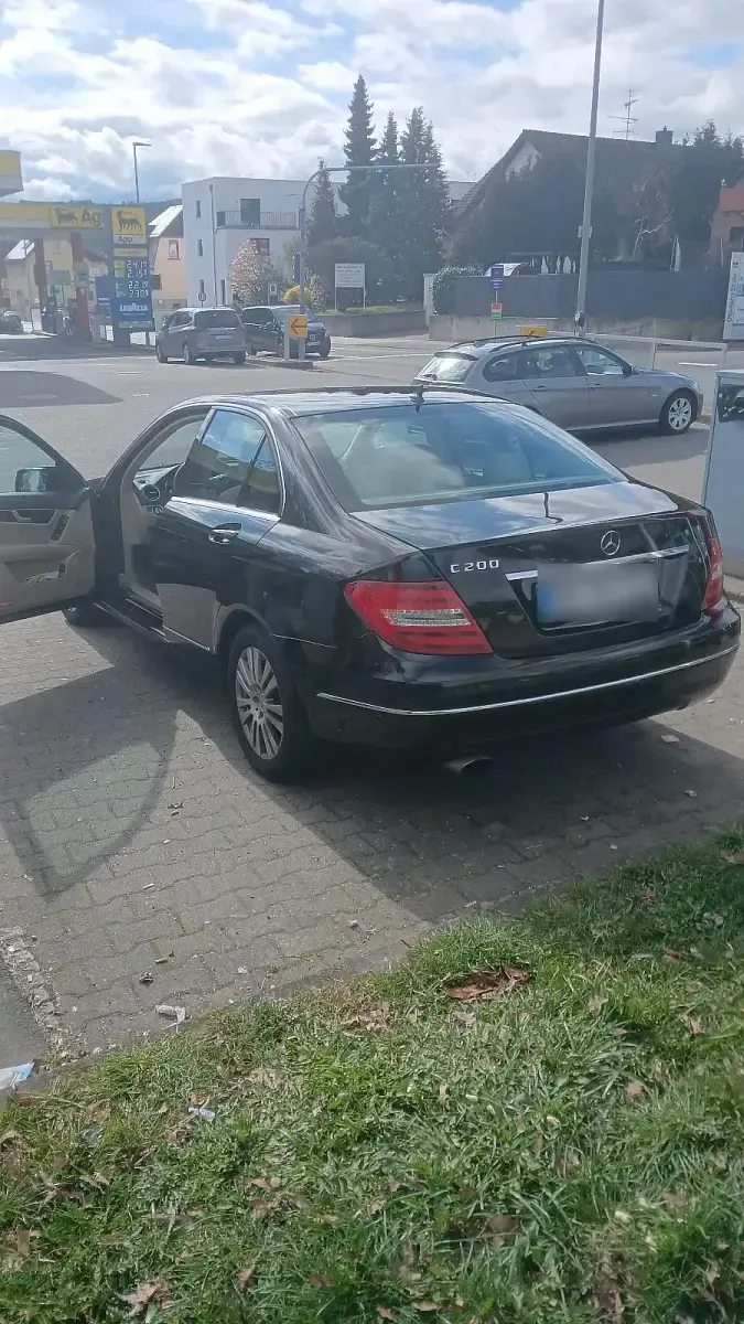 Gebraucht Mercedes C200 184 PS (135 kW) 2012 Schwarz Limousine