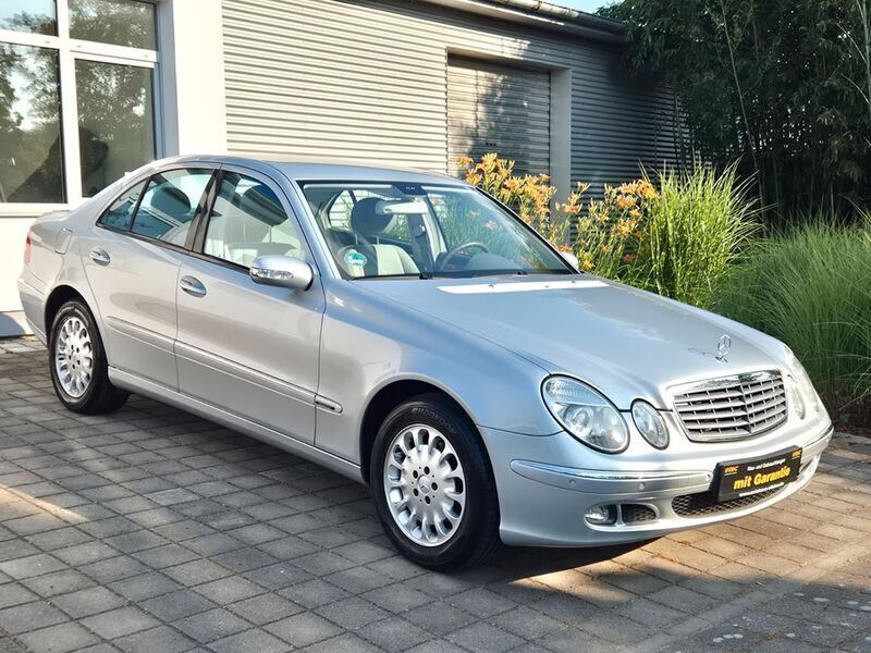 Silber Gebraucht 2005 Mercedes E280 Limousine | 5.900 € (Guter Preis) - Bild 1/4