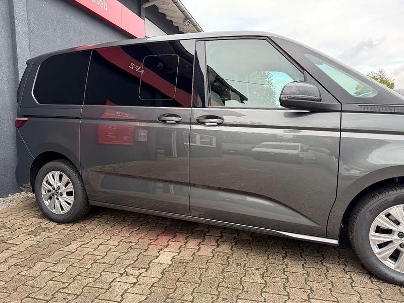 Gebraucht VW Multivan Life 204 PS (150 kW) 2022 Grau Van