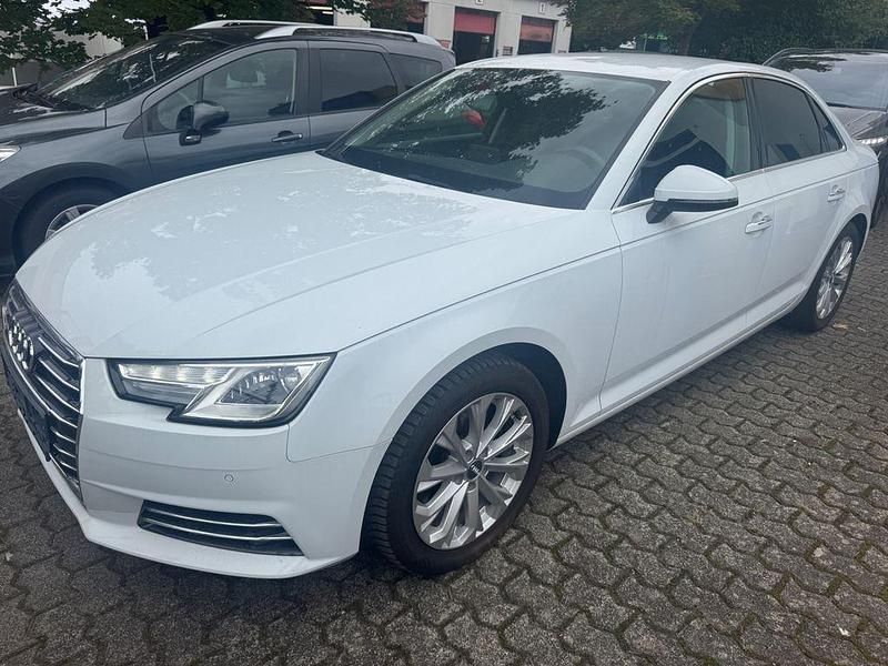 Weiß Gebraucht 2016 Audi A4 Design Limousine | 15.950 € (Fairer Preis) - Bild 1/4