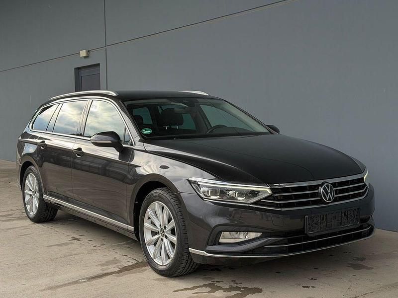 Gebraucht VW Passat Elegance 150 PS (110 kW) 2022 Grau Kombi