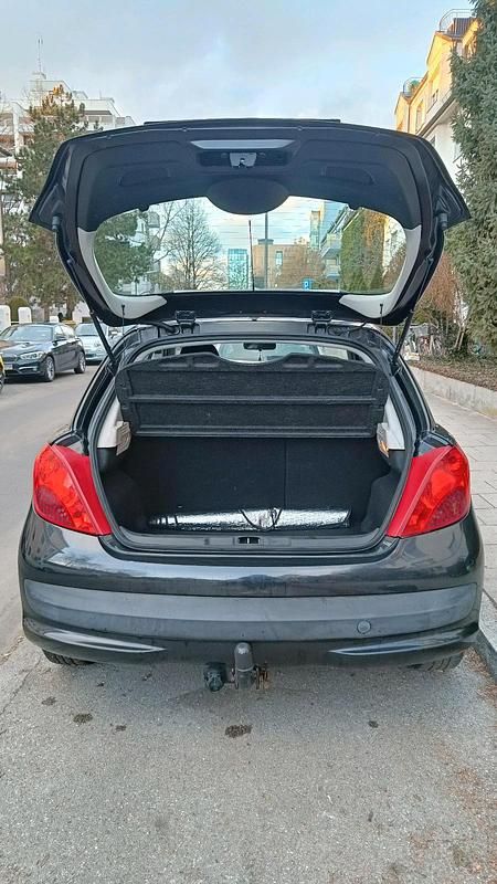 Gebraucht Peugeot 207 Urban Move 95 PS (69 kW) 2009 Schwarz Limousine